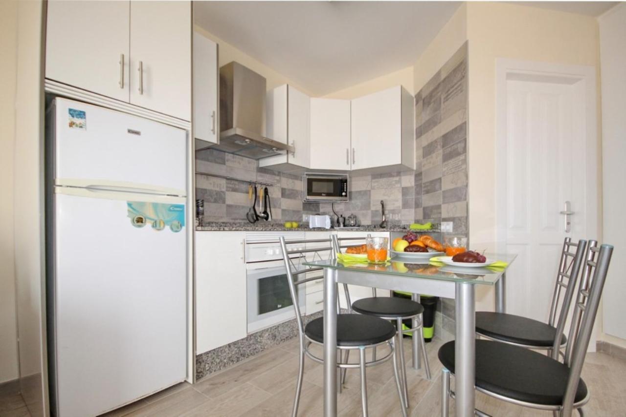Apartment With Terrace On The Seafront In Playa Fanabe Адехе Екстериор снимка