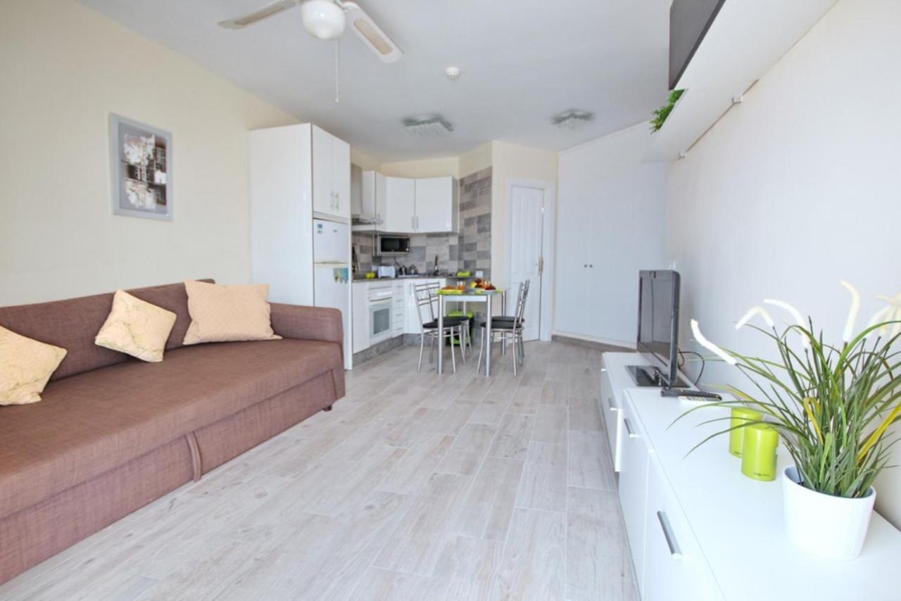 Apartment With Terrace On The Seafront In Playa Fanabe Адехе Екстериор снимка