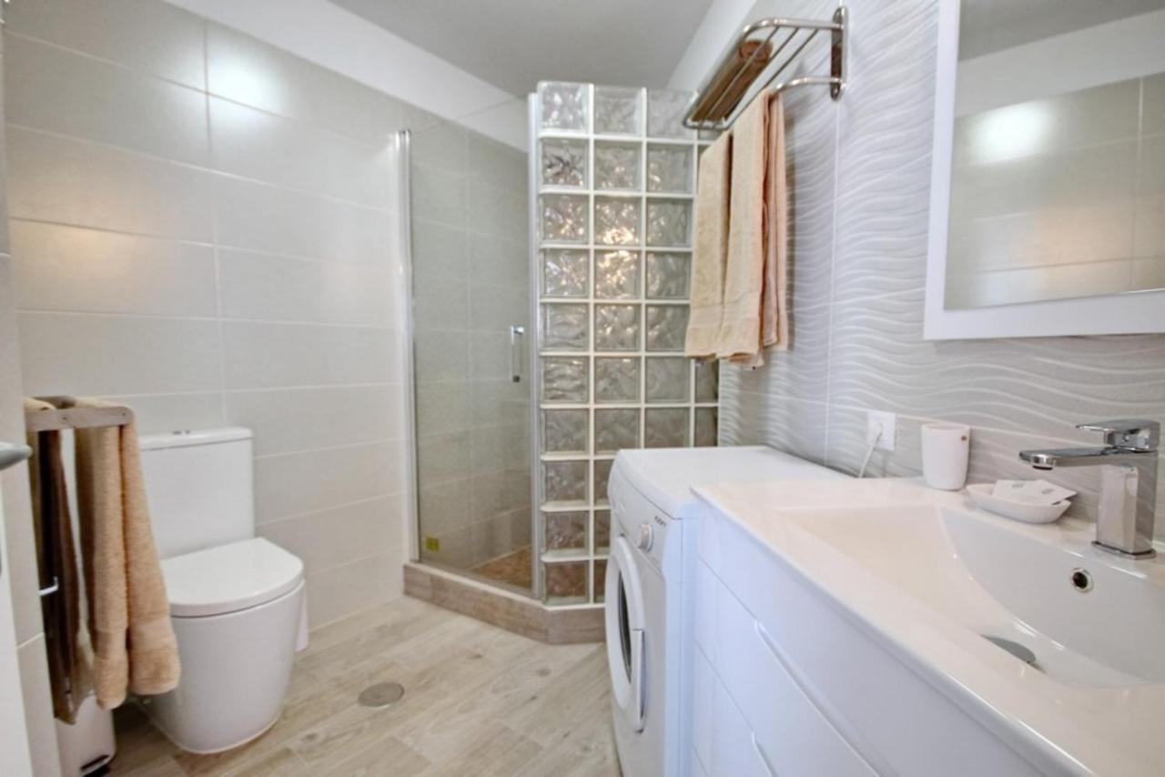 Apartment With Terrace On The Seafront In Playa Fanabe Адехе Екстериор снимка